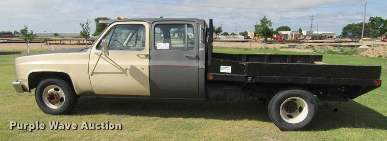 image for item DD5756 1989 Chevrolet Silverado 3500 Crew Cab flatbed pickup truck