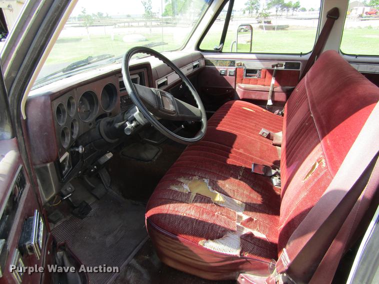 image for item DD5756 1989 Chevrolet Silverado 3500 Crew Cab flatbed pickup truck