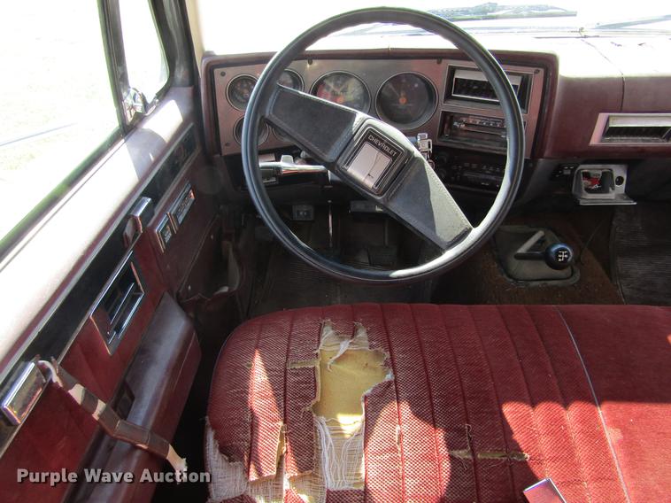 image for item DD5756 1989 Chevrolet Silverado 3500 Crew Cab flatbed pickup truck