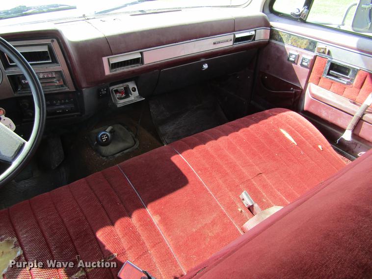 image for item DD5756 1989 Chevrolet Silverado 3500 Crew Cab flatbed pickup truck