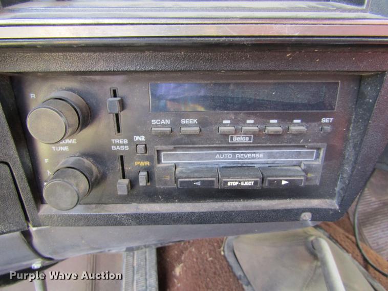 image for item DD5756 1989 Chevrolet Silverado 3500 Crew Cab flatbed pickup truck