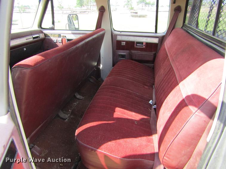 image for item DD5756 1989 Chevrolet Silverado 3500 Crew Cab flatbed pickup truck