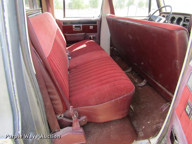 image for item DD5756 1989 Chevrolet Silverado 3500 Crew Cab flatbed pickup truck