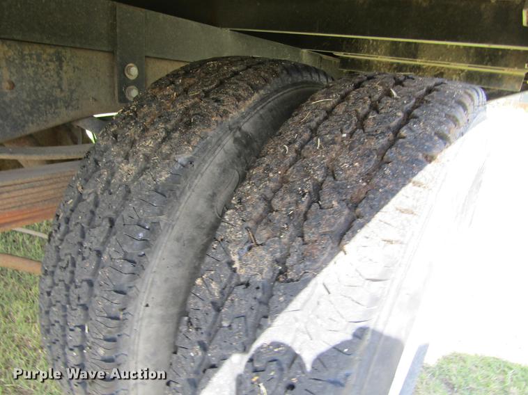 image for item DD5756 1989 Chevrolet Silverado 3500 Crew Cab flatbed pickup truck