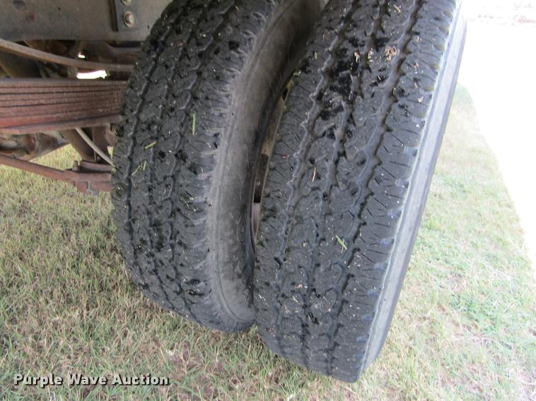 image for item DD5756 1989 Chevrolet Silverado 3500 Crew Cab flatbed pickup truck