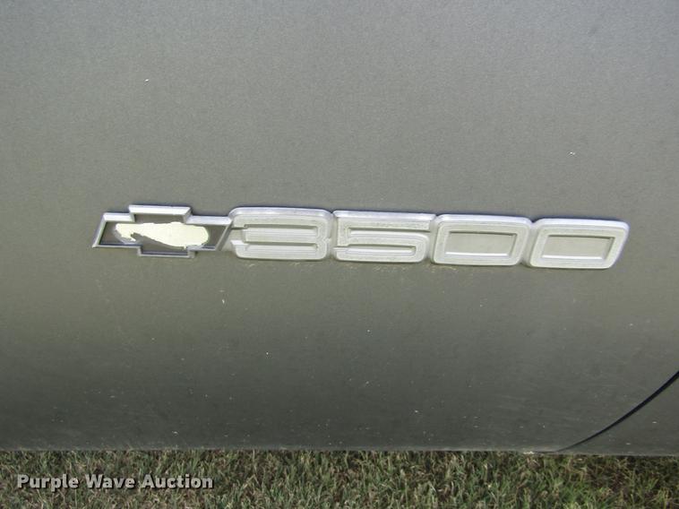 image for item DD5756 1989 Chevrolet Silverado 3500 Crew Cab flatbed pickup truck