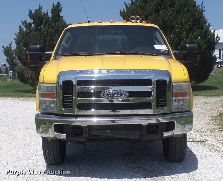 image for item DD7168 2010 Ford F350 Super Duty XLT Crew Cab pickup truck cab and chassis