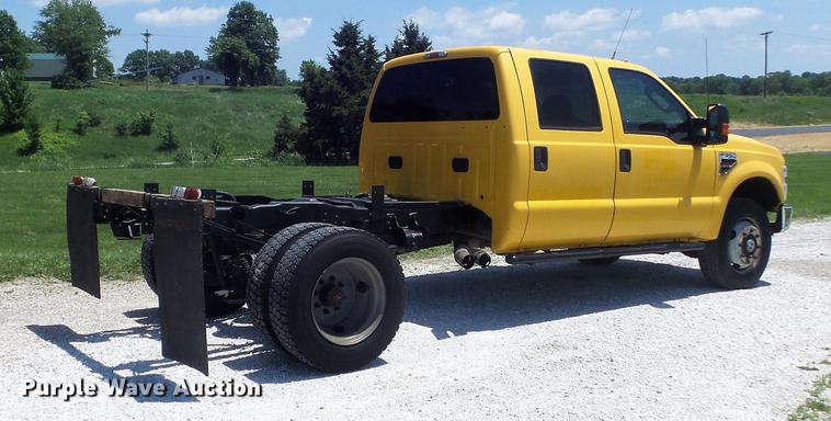 image for item DD7168 2010 Ford F350 Super Duty XLT Crew Cab pickup truck cab and chassis