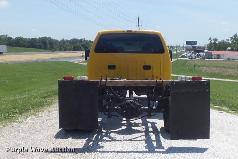 image for item DD7168 2010 Ford F350 Super Duty XLT Crew Cab pickup truck cab and chassis