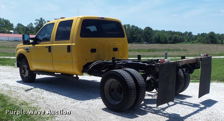 image for item DD7168 2010 Ford F350 Super Duty XLT Crew Cab pickup truck cab and chassis