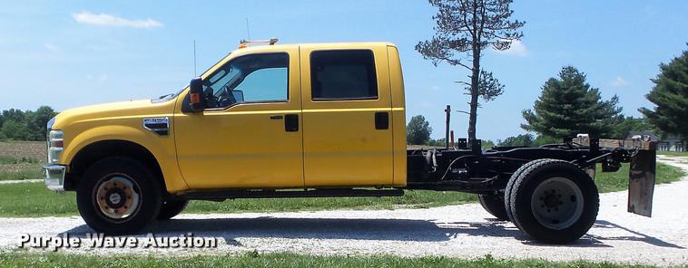 image for item DD7168 2010 Ford F350 Super Duty XLT Crew Cab pickup truck cab and chassis