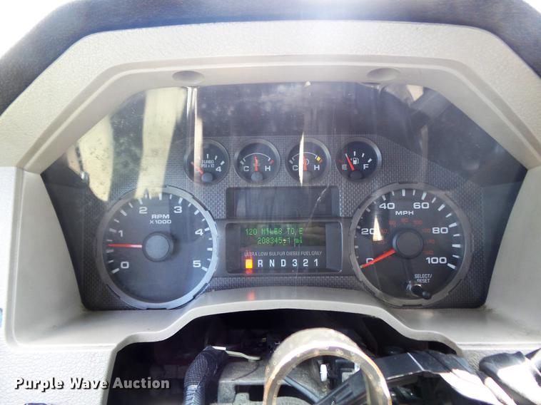 image for item DD7168 2010 Ford F350 Super Duty XLT Crew Cab pickup truck cab and chassis