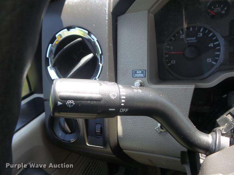 image for item DD7168 2010 Ford F350 Super Duty XLT Crew Cab pickup truck cab and chassis