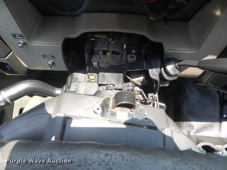 image for item DD7168 2010 Ford F350 Super Duty XLT Crew Cab pickup truck cab and chassis