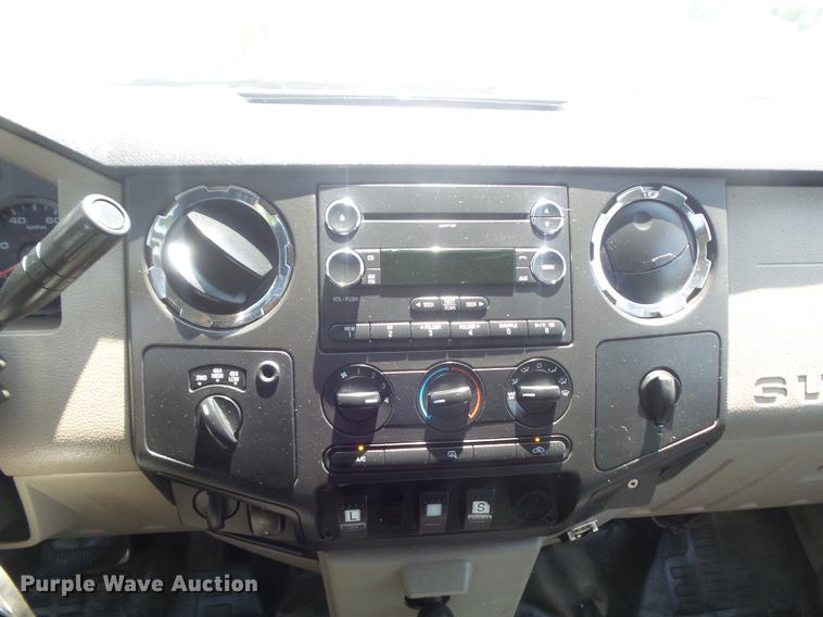 image for item DD7168 2010 Ford F350 Super Duty XLT Crew Cab pickup truck cab and chassis