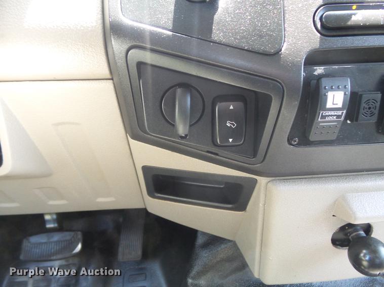 image for item DD7168 2010 Ford F350 Super Duty XLT Crew Cab pickup truck cab and chassis