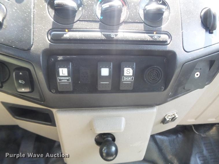 image for item DD7168 2010 Ford F350 Super Duty XLT Crew Cab pickup truck cab and chassis