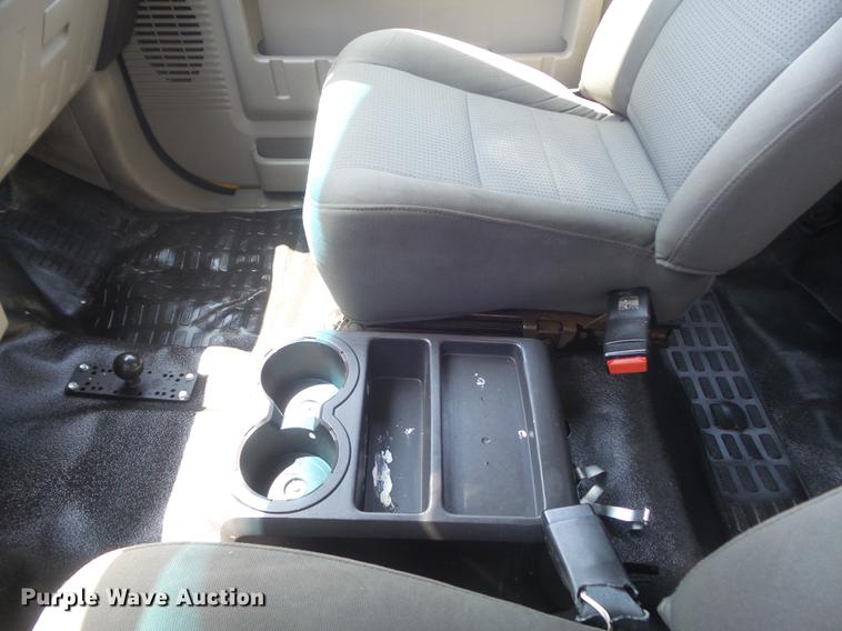 image for item DD7168 2010 Ford F350 Super Duty XLT Crew Cab pickup truck cab and chassis