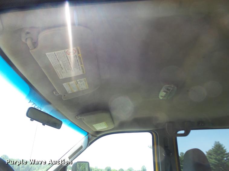 image for item DD7168 2010 Ford F350 Super Duty XLT Crew Cab pickup truck cab and chassis