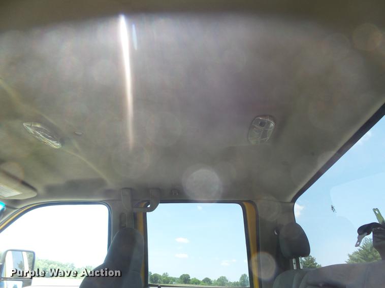 image for item DD7168 2010 Ford F350 Super Duty XLT Crew Cab pickup truck cab and chassis