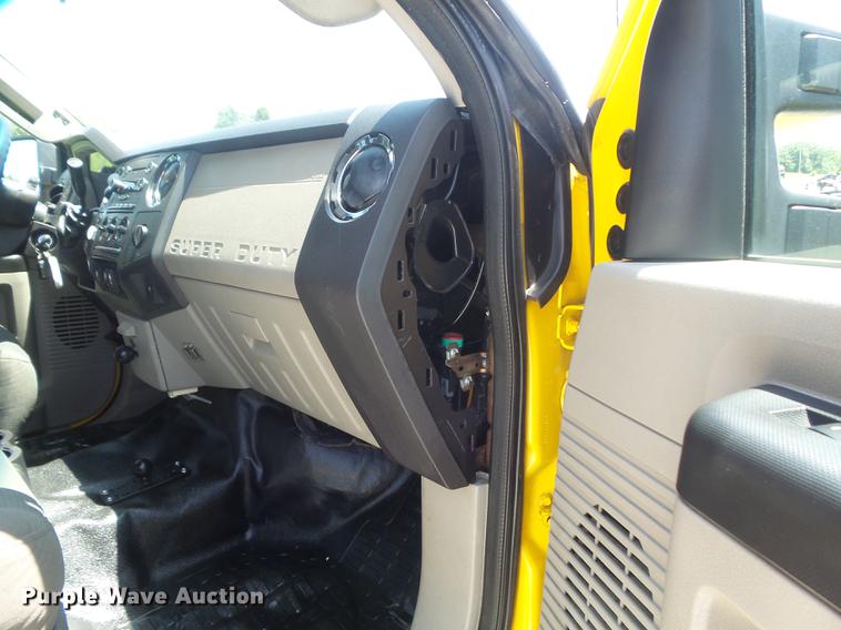 image for item DD7168 2010 Ford F350 Super Duty XLT Crew Cab pickup truck cab and chassis