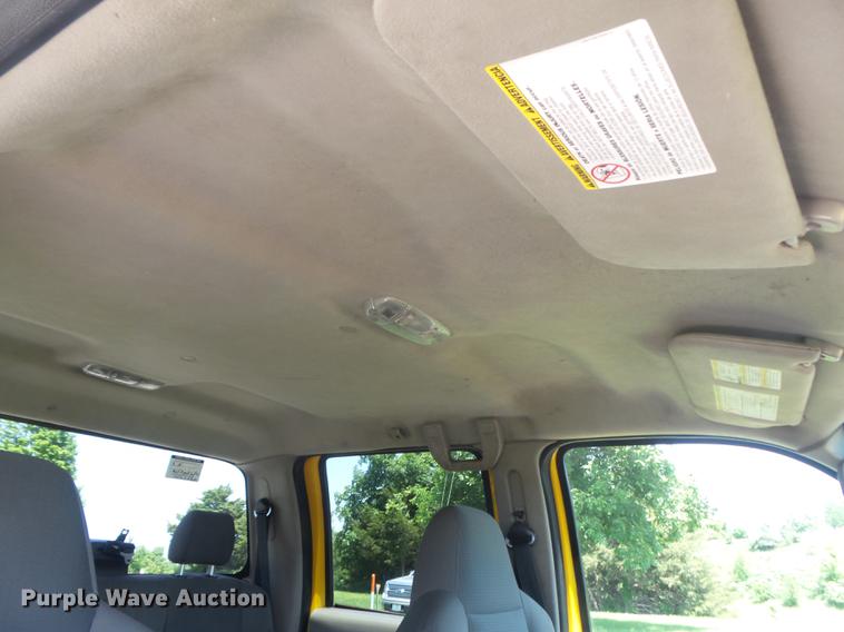 image for item DD7168 2010 Ford F350 Super Duty XLT Crew Cab pickup truck cab and chassis