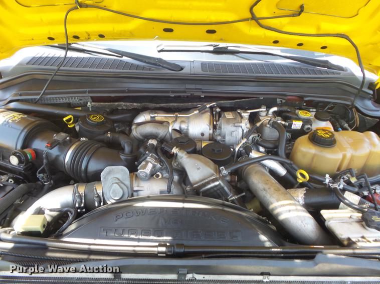 image for item DD7168 2010 Ford F350 Super Duty XLT Crew Cab pickup truck cab and chassis