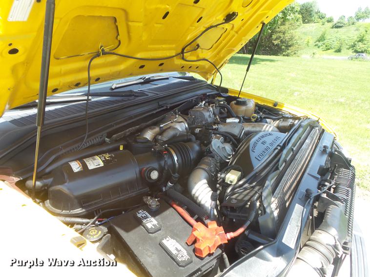 image for item DD7168 2010 Ford F350 Super Duty XLT Crew Cab pickup truck cab and chassis