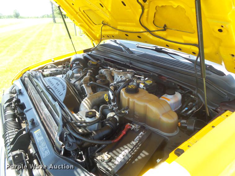 image for item DD7168 2010 Ford F350 Super Duty XLT Crew Cab pickup truck cab and chassis