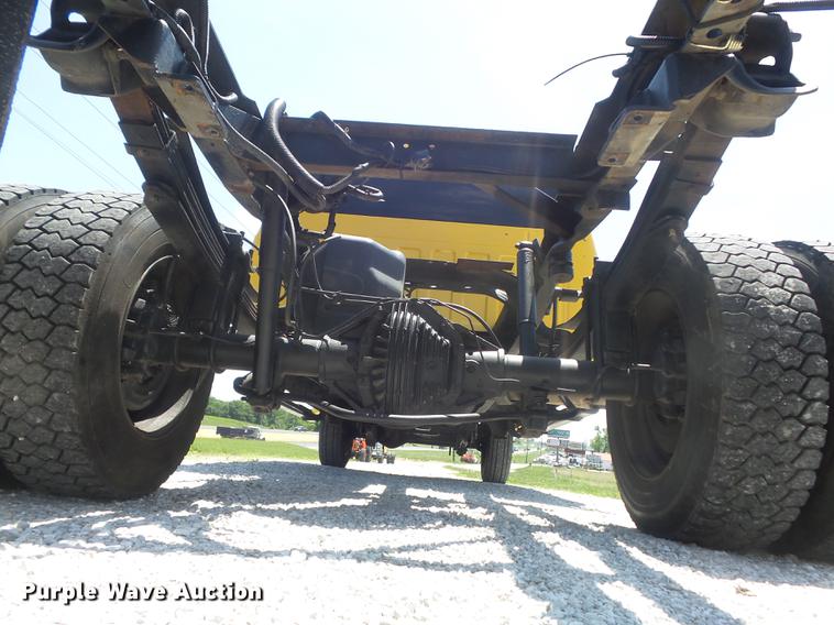 image for item DD7168 2010 Ford F350 Super Duty XLT Crew Cab pickup truck cab and chassis