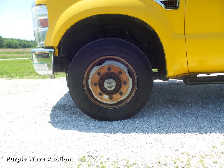 image for item DD7168 2010 Ford F350 Super Duty XLT Crew Cab pickup truck cab and chassis