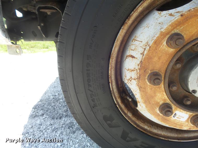 image for item DD7168 2010 Ford F350 Super Duty XLT Crew Cab pickup truck cab and chassis