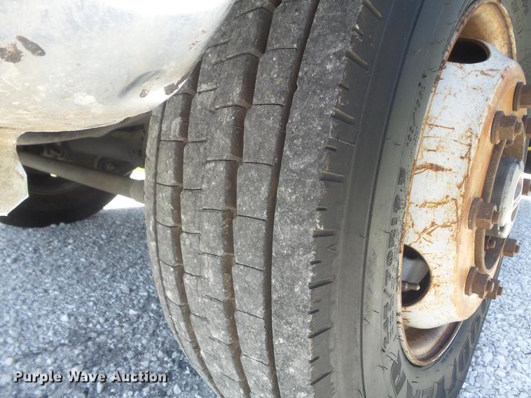 image for item DD7168 2010 Ford F350 Super Duty XLT Crew Cab pickup truck cab and chassis