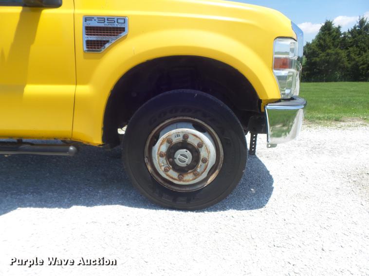 image for item DD7168 2010 Ford F350 Super Duty XLT Crew Cab pickup truck cab and chassis