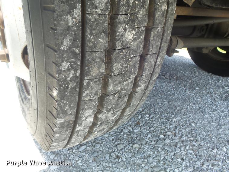 image for item DD7168 2010 Ford F350 Super Duty XLT Crew Cab pickup truck cab and chassis