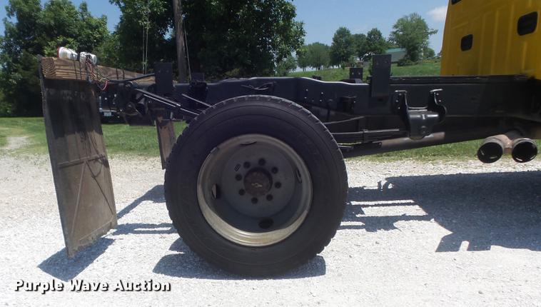 image for item DD7168 2010 Ford F350 Super Duty XLT Crew Cab pickup truck cab and chassis