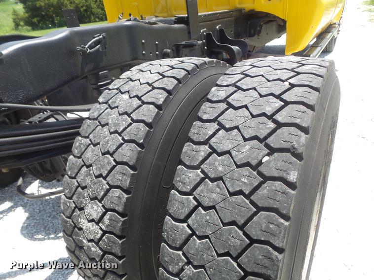 image for item DD7168 2010 Ford F350 Super Duty XLT Crew Cab pickup truck cab and chassis