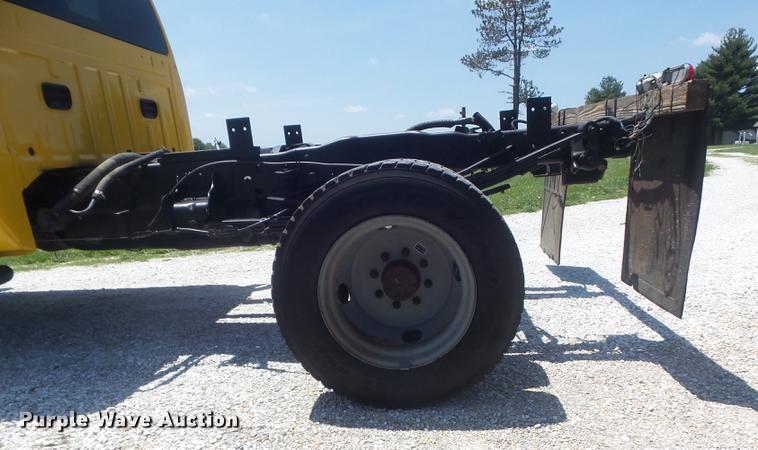 image for item DD7168 2010 Ford F350 Super Duty XLT Crew Cab pickup truck cab and chassis