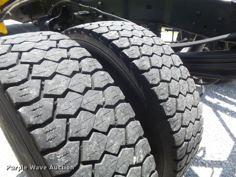 image for item DD7168 2010 Ford F350 Super Duty XLT Crew Cab pickup truck cab and chassis