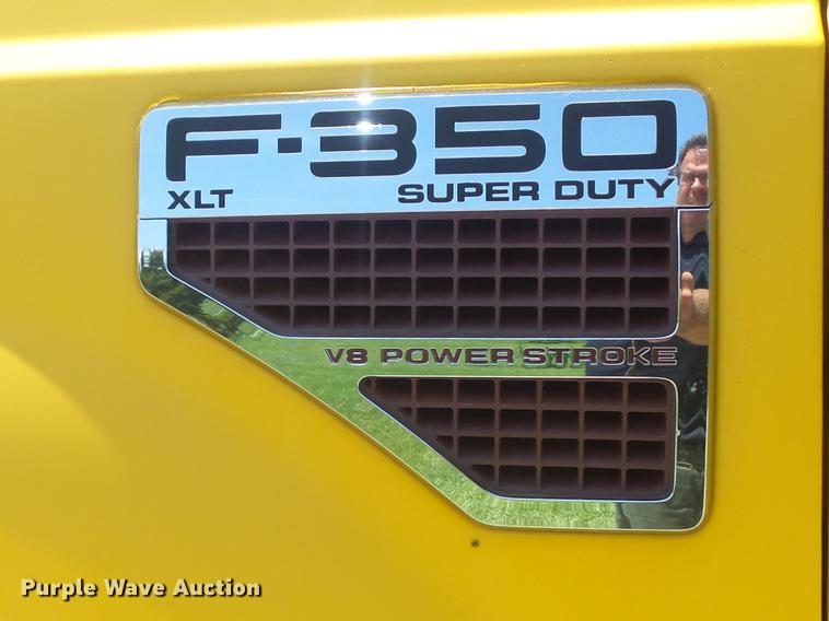 image for item DD7168 2010 Ford F350 Super Duty XLT Crew Cab pickup truck cab and chassis