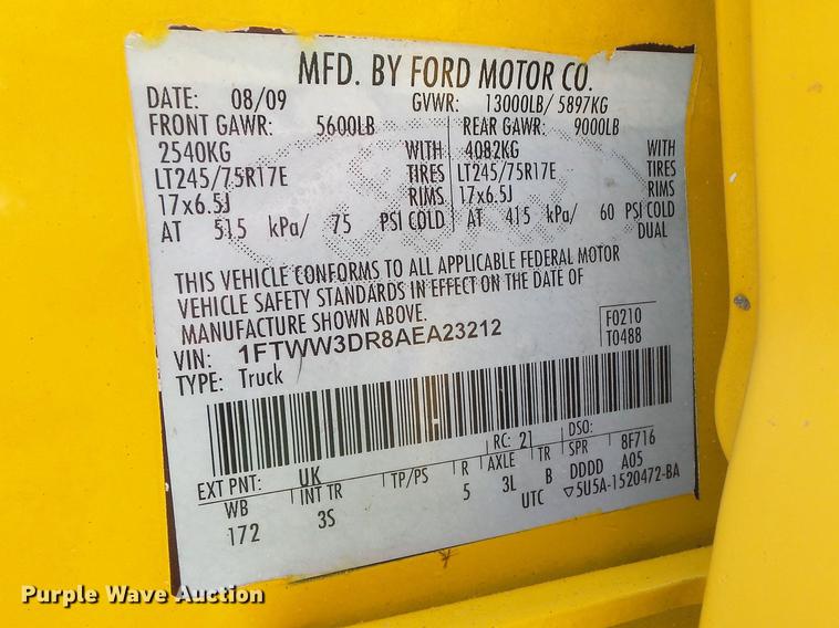 image for item DD7168 2010 Ford F350 Super Duty XLT Crew Cab pickup truck cab and chassis