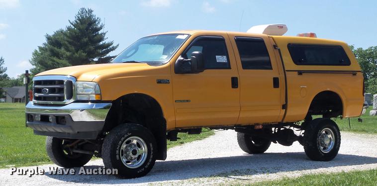 image for item DD7172 2003 Ford F350 Super Duty XLT Crew Cab pickup truck