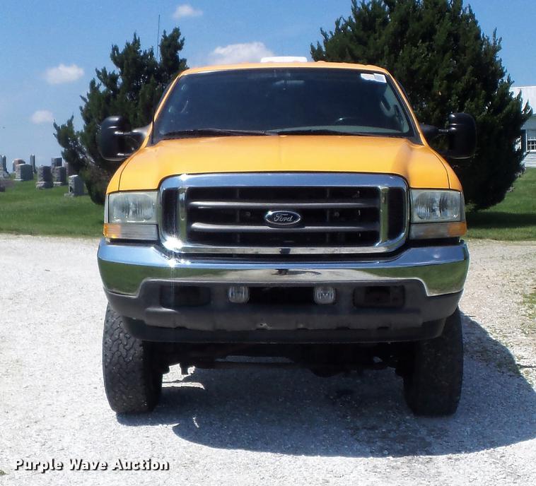 image for item DD7172 2003 Ford F350 Super Duty XLT Crew Cab pickup truck