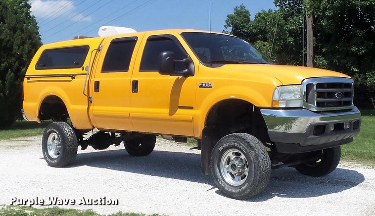 image for item DD7172 2003 Ford F350 Super Duty XLT Crew Cab pickup truck