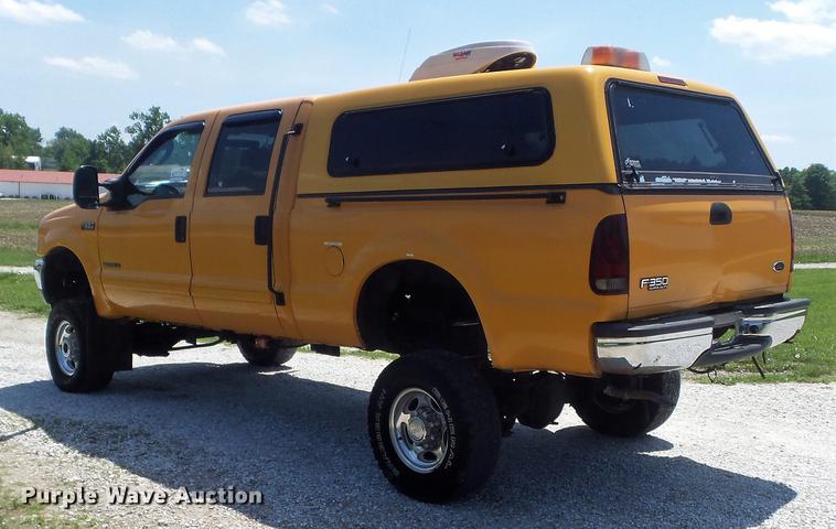 image for item DD7172 2003 Ford F350 Super Duty XLT Crew Cab pickup truck