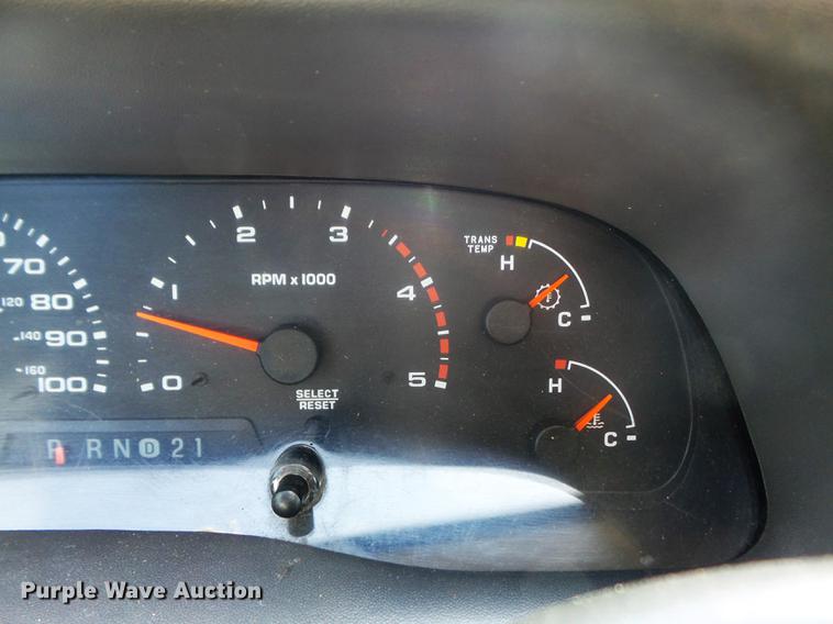 image for item DD7172 2003 Ford F350 Super Duty XLT Crew Cab pickup truck