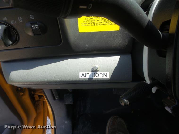 image for item DD7172 2003 Ford F350 Super Duty XLT Crew Cab pickup truck