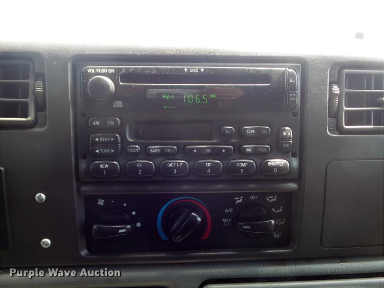 image for item DD7172 2003 Ford F350 Super Duty XLT Crew Cab pickup truck