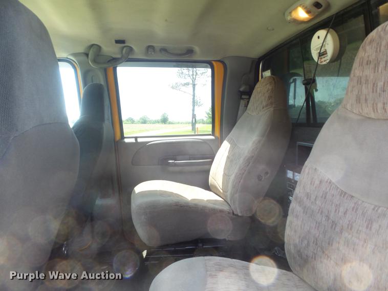 image for item DD7172 2003 Ford F350 Super Duty XLT Crew Cab pickup truck
