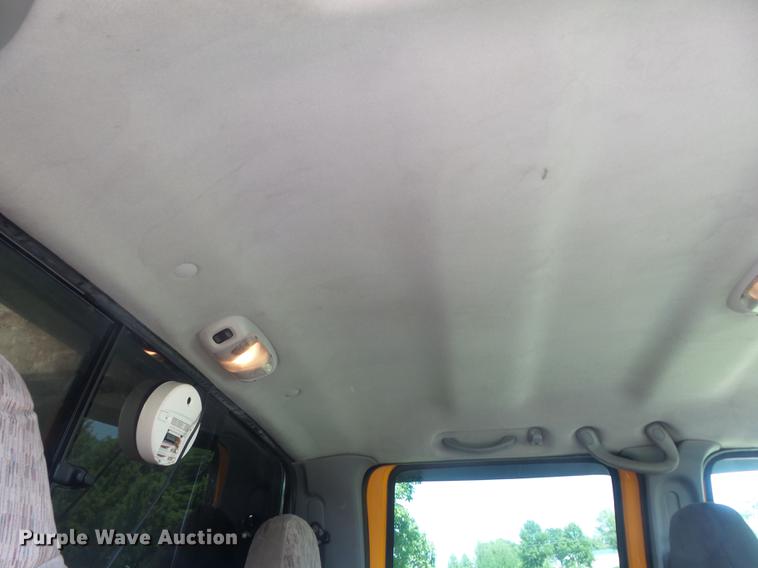 image for item DD7172 2003 Ford F350 Super Duty XLT Crew Cab pickup truck